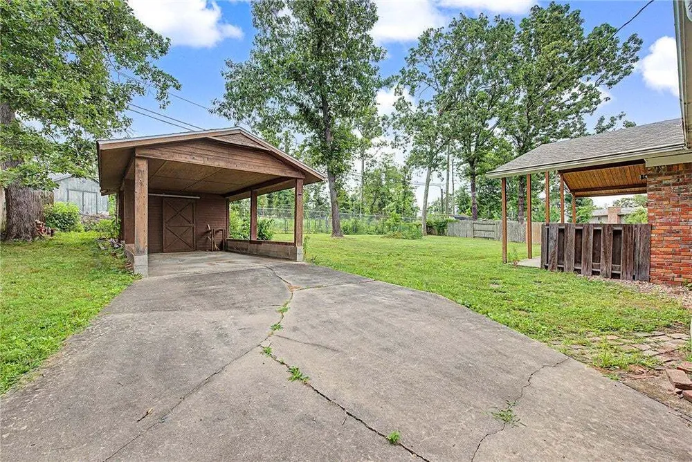 1308 Birch Dr, Rogers, AR 72758
