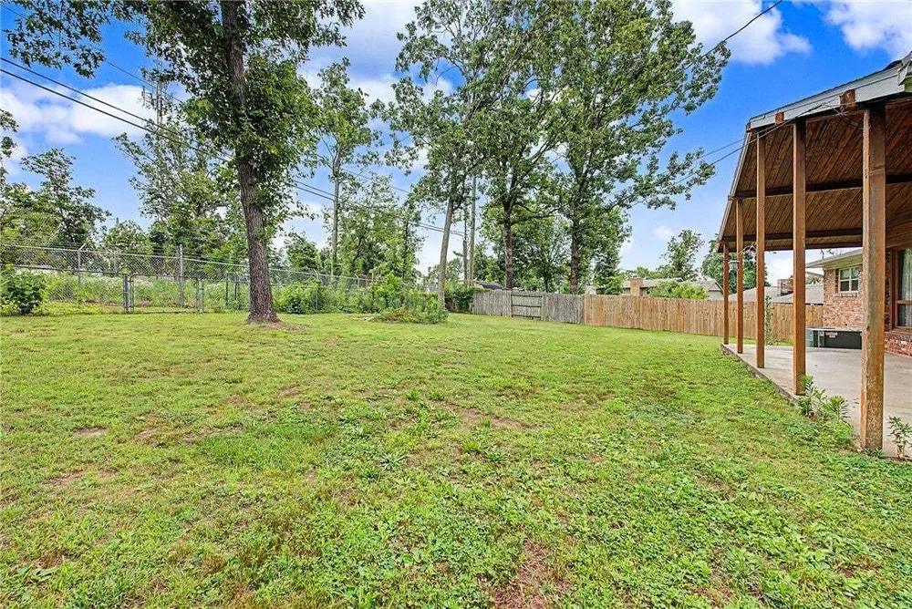1308 Birch Dr, Rogers, AR 72758