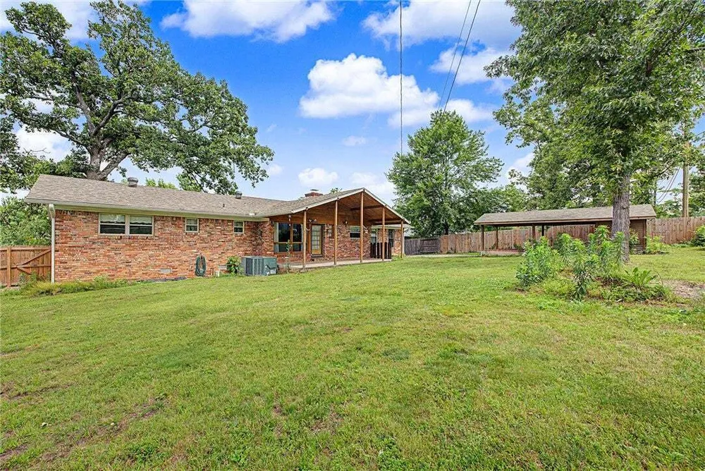 1308 Birch Dr, Rogers, AR 72758