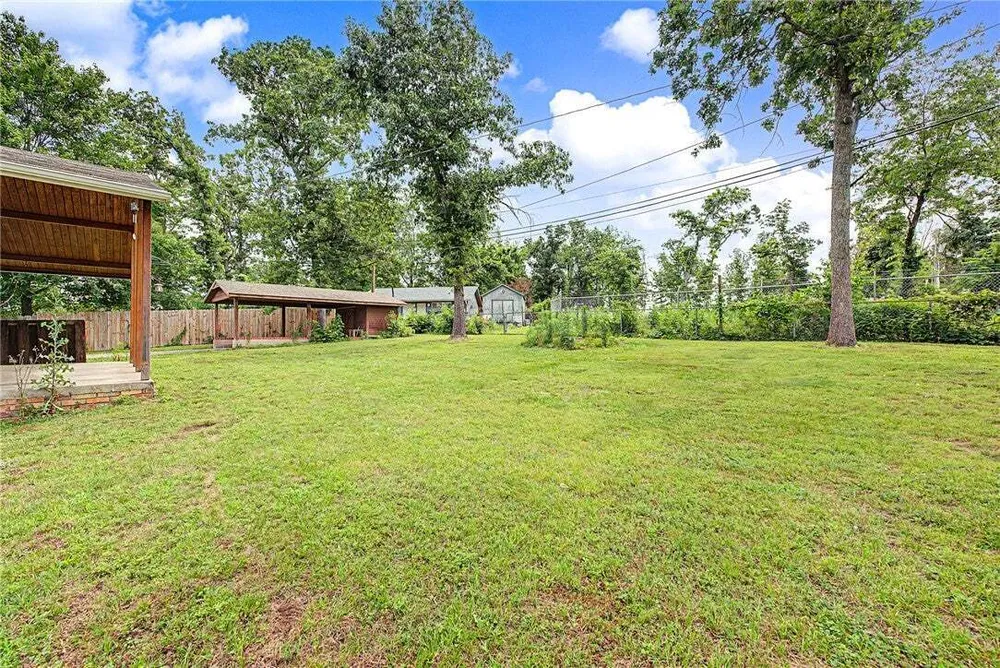 1308 Birch Dr, Rogers, AR 72758