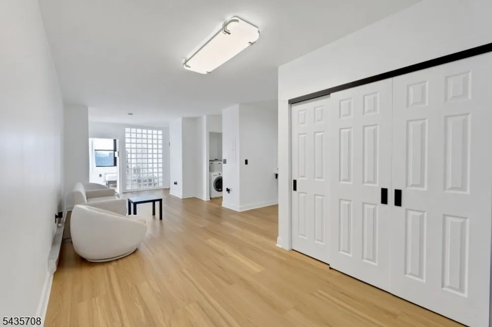 111 Mulberry St, Newark, NJ 07102