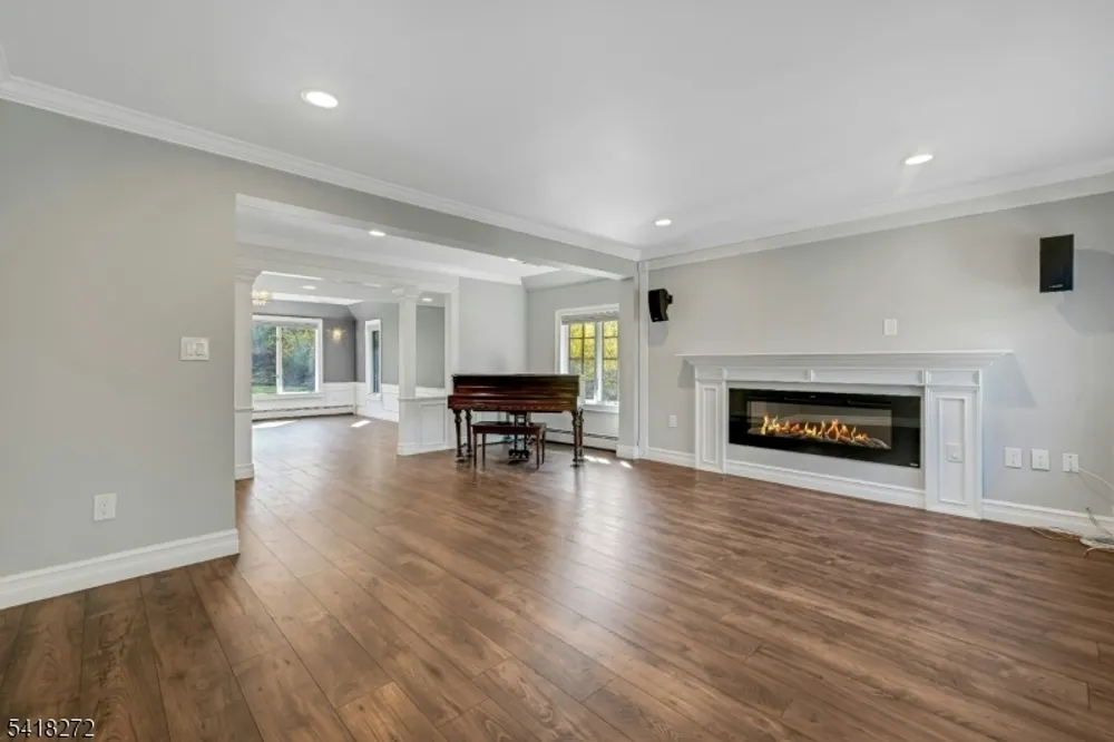 21 Hewlett Rd, Montville, NJ 07082