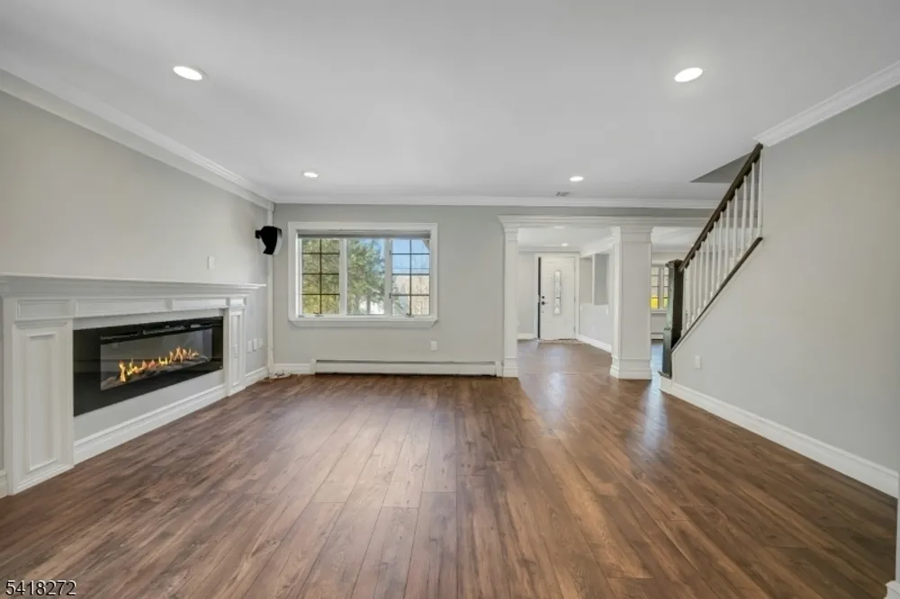 21 Hewlett Rd, Montville, NJ 07082