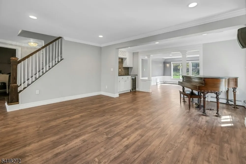 21 Hewlett Rd, Montville, NJ 07082