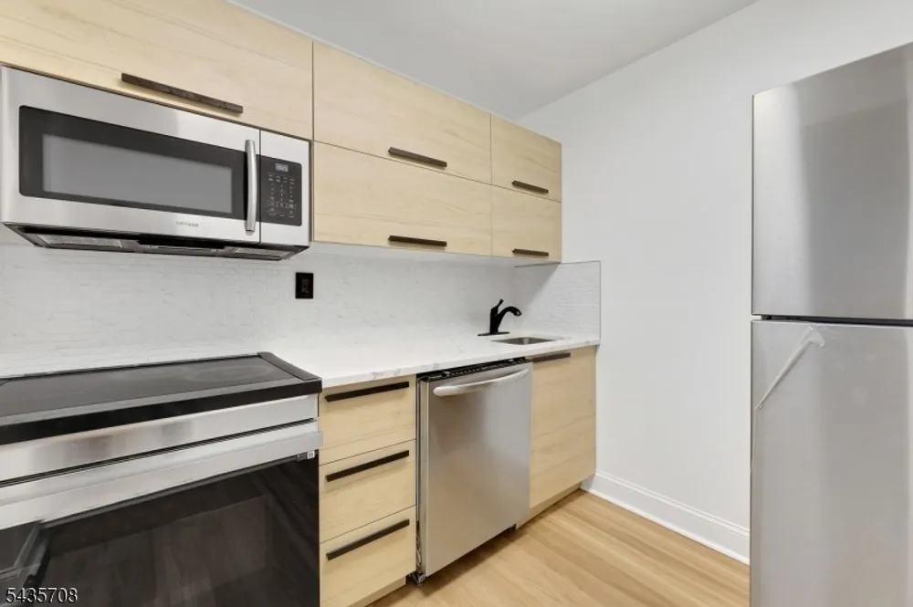 111 Mulberry St, Newark, NJ 07102