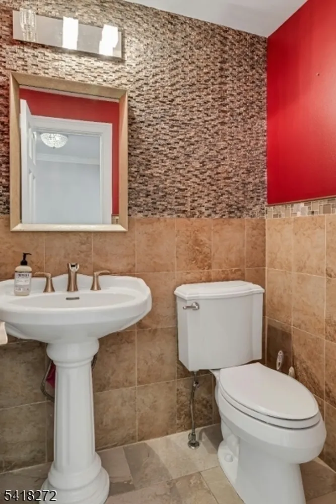 21 Hewlett Rd, Montville, NJ 07082