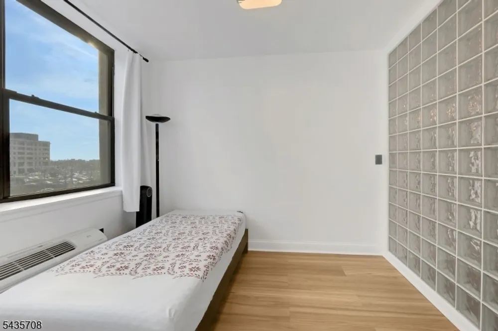 111 Mulberry St, Newark, NJ 07102
