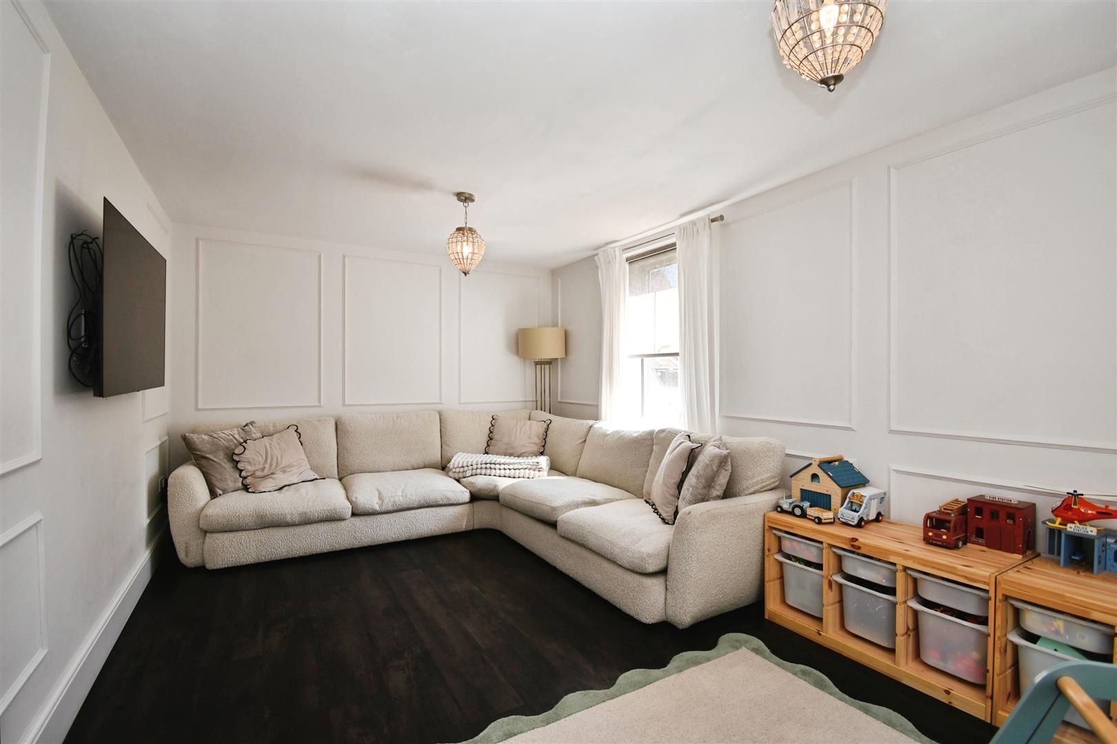 Lawrance Avenue, Anlaby, Hull Image 4