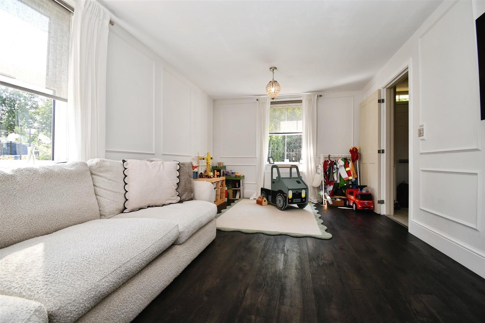 Lawrance Avenue, Anlaby, Hull Image 7