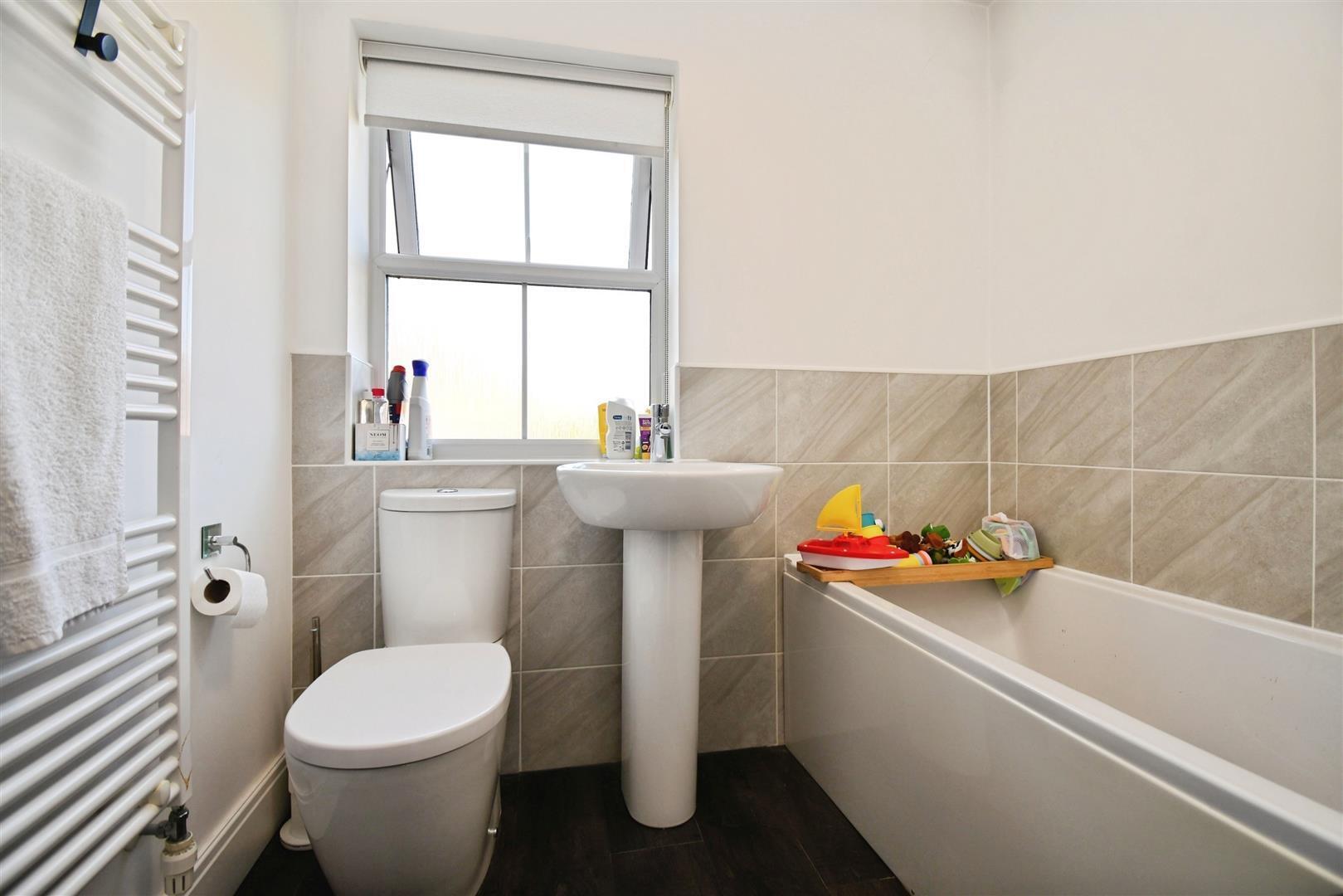 Lawrance Avenue, Anlaby, Hull Image 14