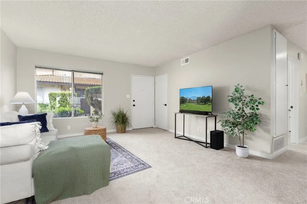 571 W Greenwood Ave, La Habra, CA 90631