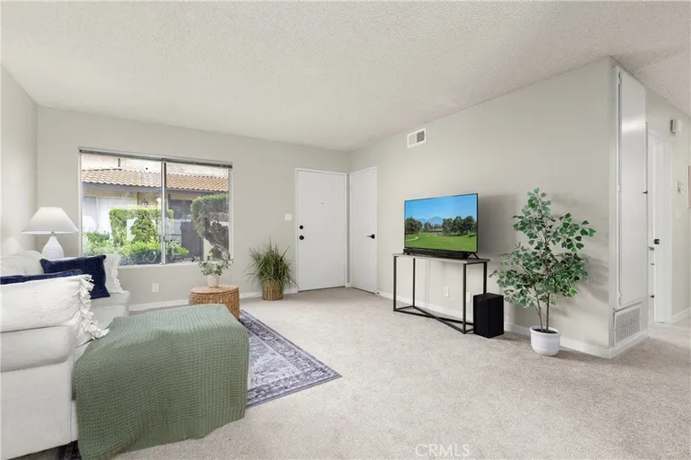 571 W Greenwood Ave, La Habra, CA 90631