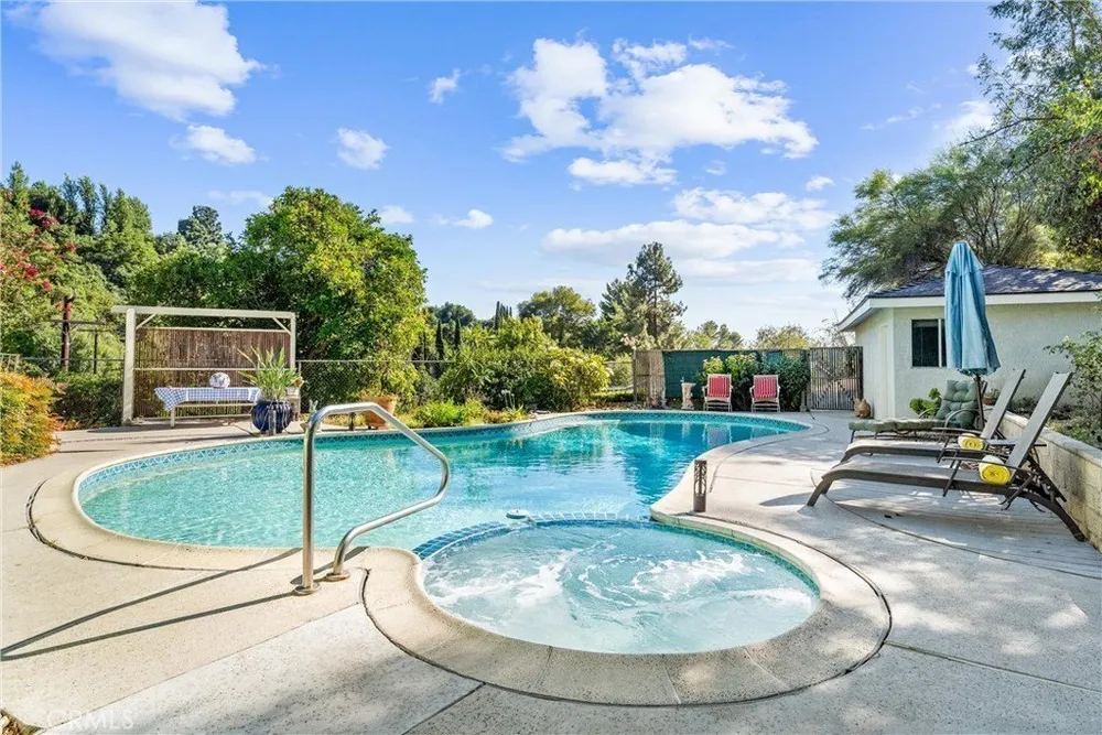 171 Canada Sombre Rd, La Habra Heights, CA 90631