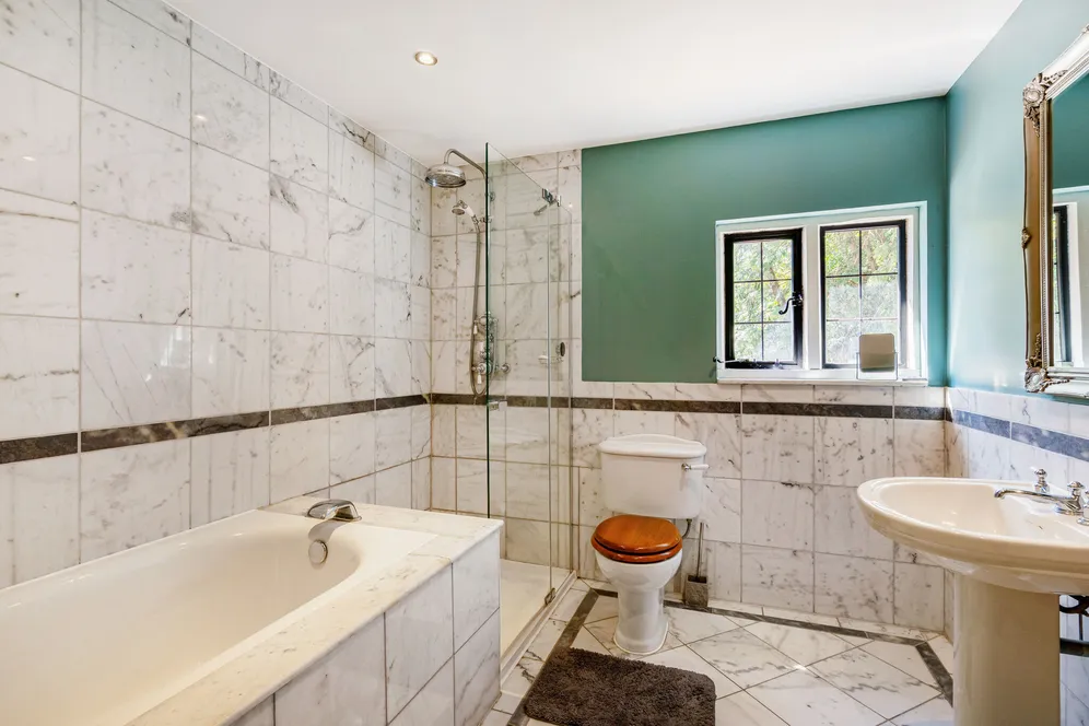 Tilford Road, Farnham, Surrey, GU9 photo 22