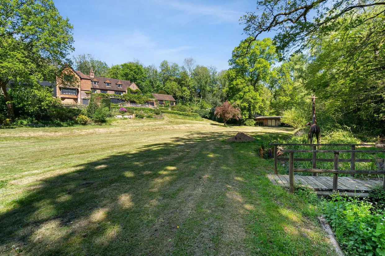 Tilford Road, Farnham, Surrey, GU9 photo 26