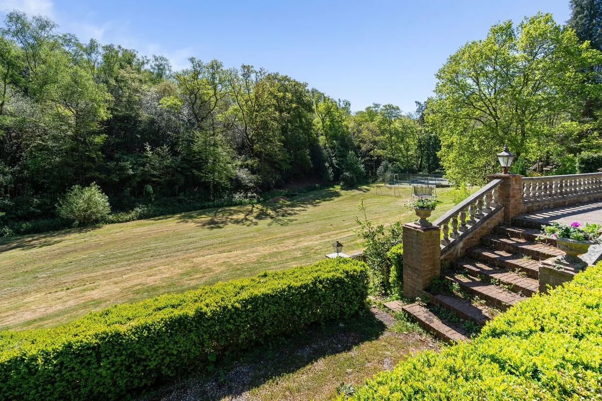 Tilford Road, Farnham, Surrey, GU9 photo 30