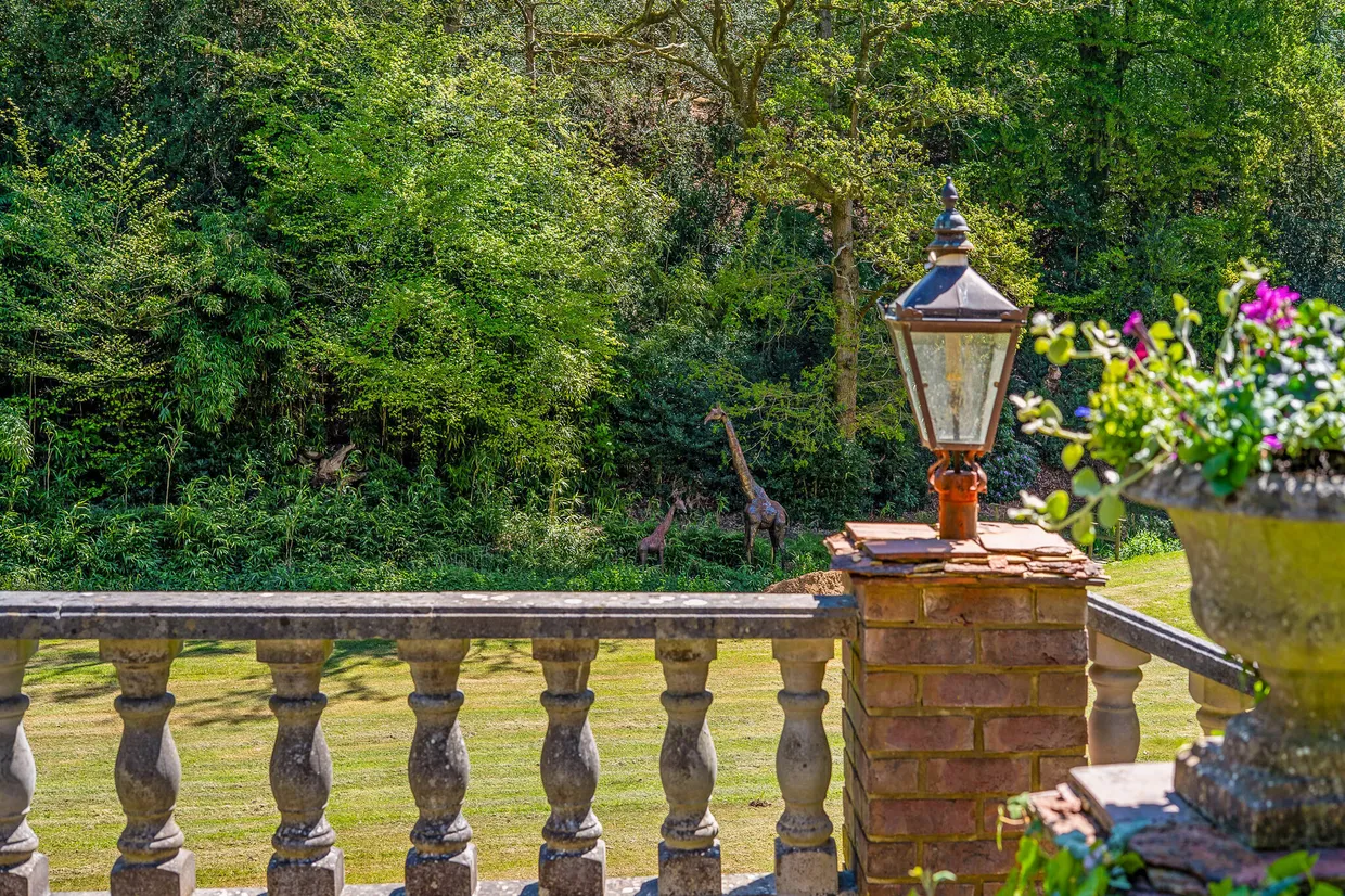 Tilford Road, Farnham, Surrey, GU9 photo 34