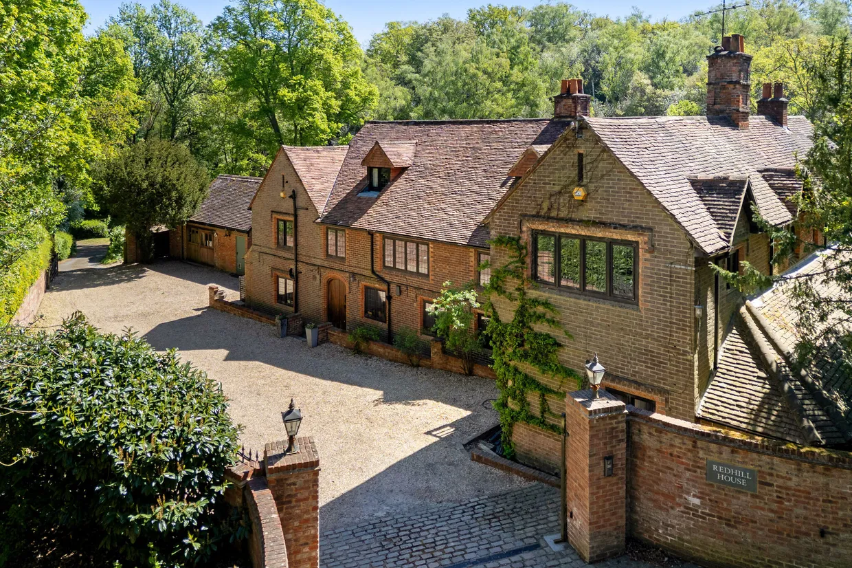 Tilford Road, Farnham, Surrey, GU9 photo 35