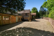 Tilford Road, Farnham, Surrey, GU9 photo 37