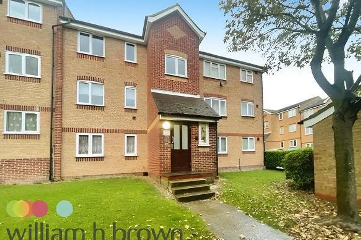 Oakhill Road, PURFLEET-ON-THAMES
