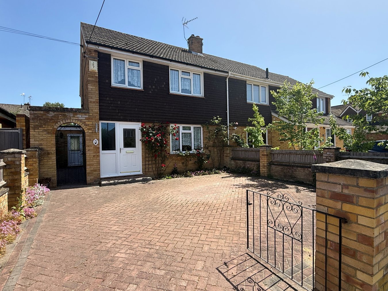 Roebuck Estate, Binfield, RG42 Image 1