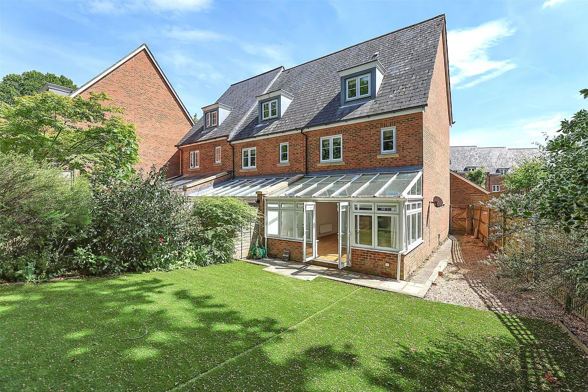 Caberfeigh Close, Redhill, Surrey, RH1