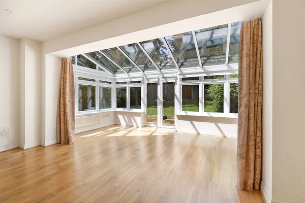 Caberfeigh Close, Redhill, Surrey, RH1