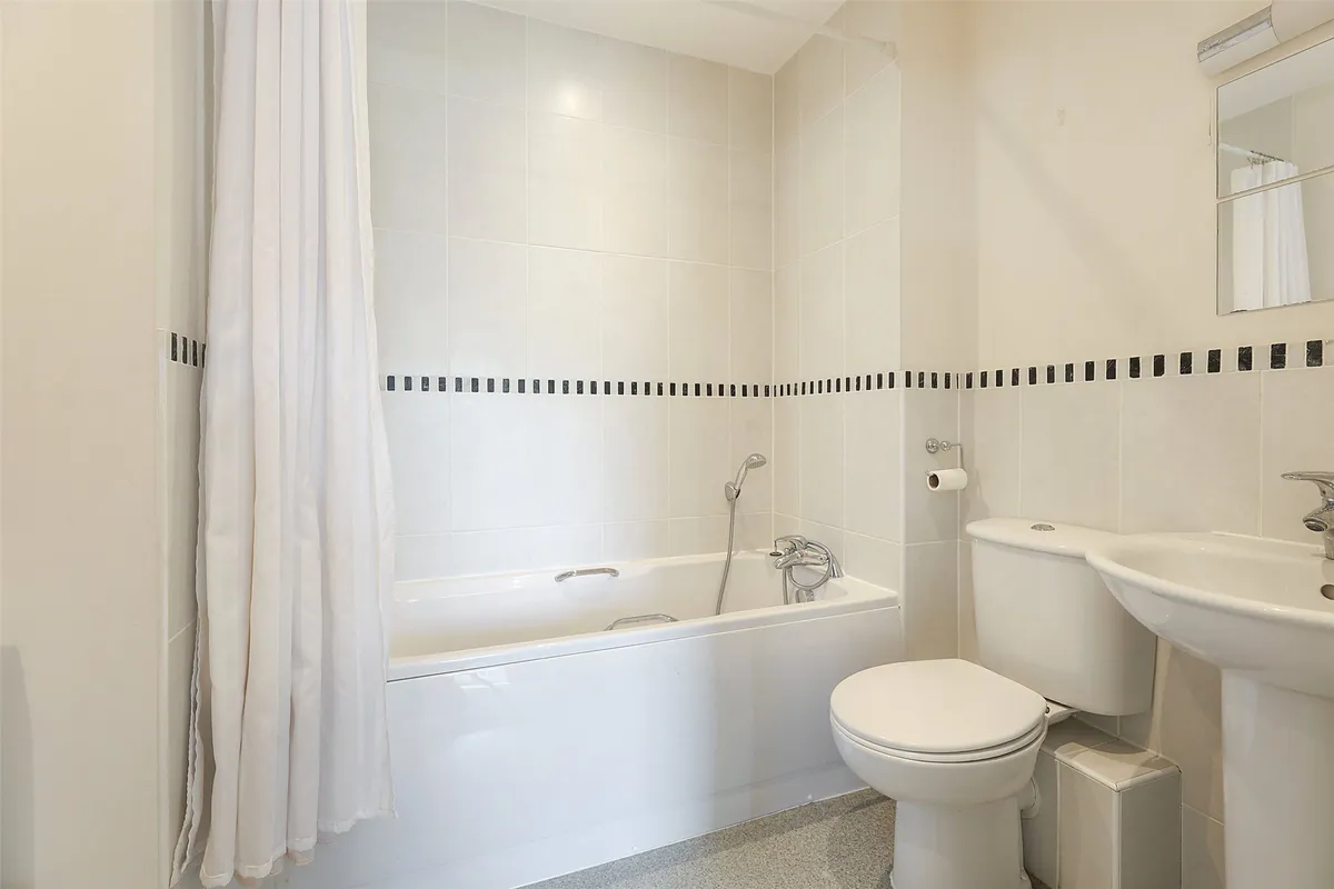Caberfeigh Close, Redhill, Surrey, RH1