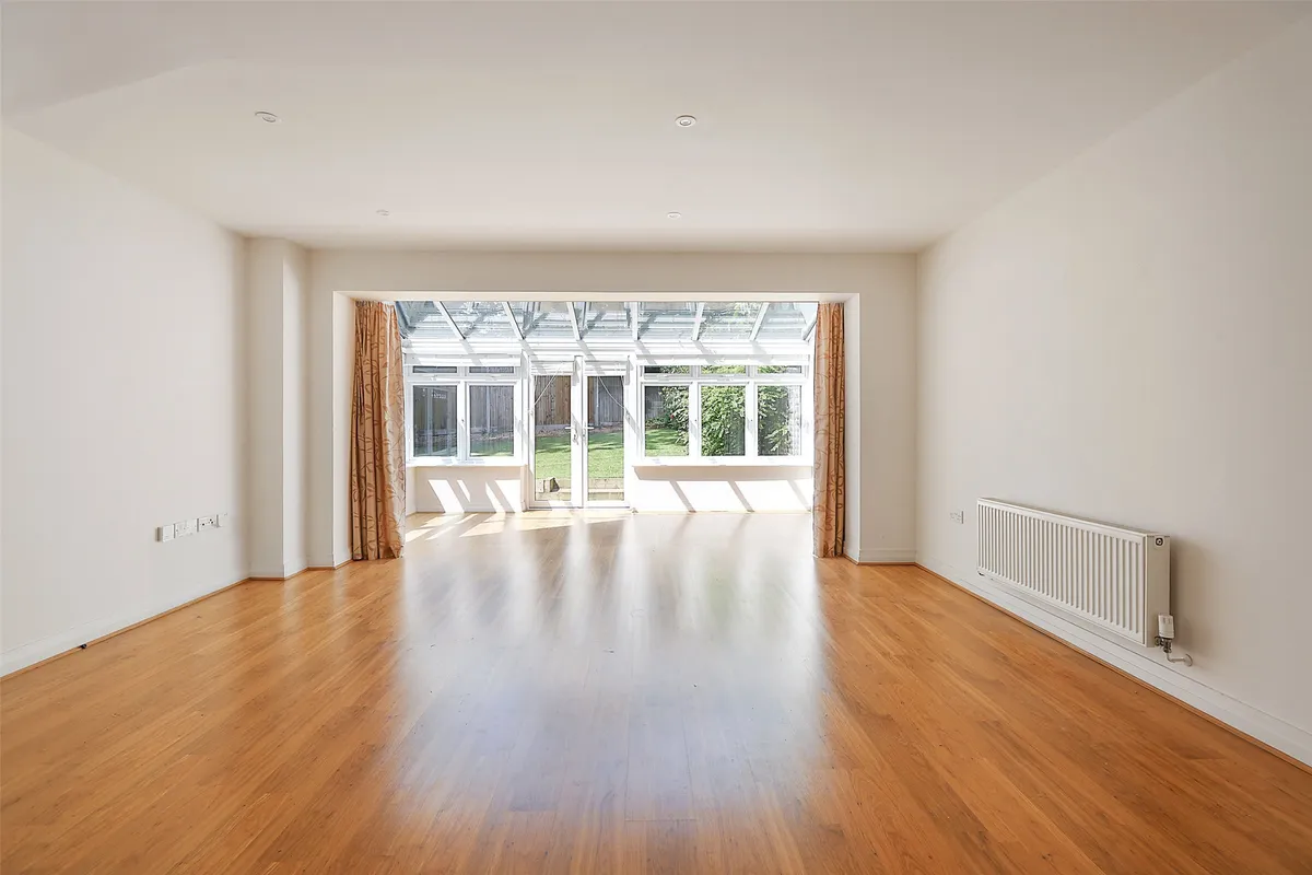 Caberfeigh Close, Redhill, Surrey, RH1