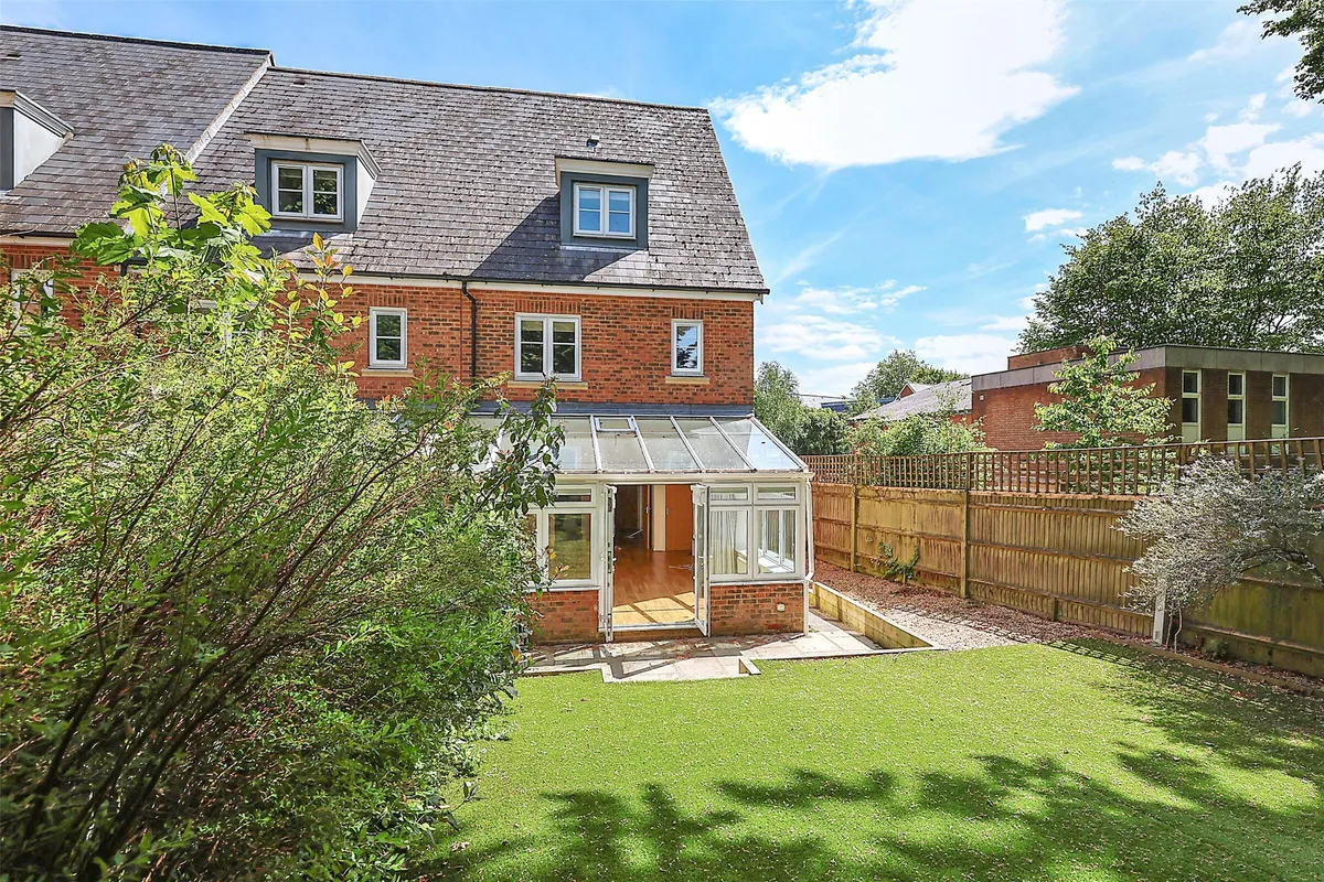 Caberfeigh Close, Redhill, Surrey, RH1