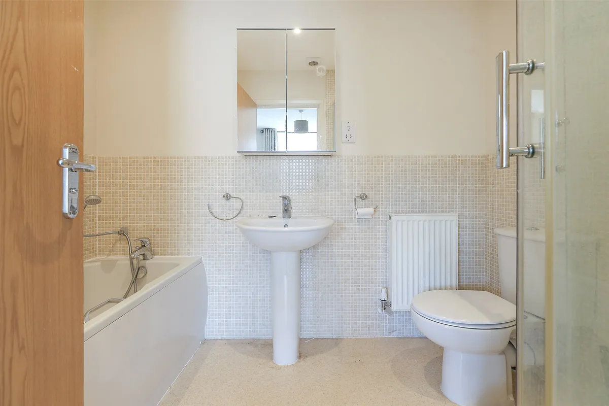 Caberfeigh Close, Redhill, Surrey, RH1