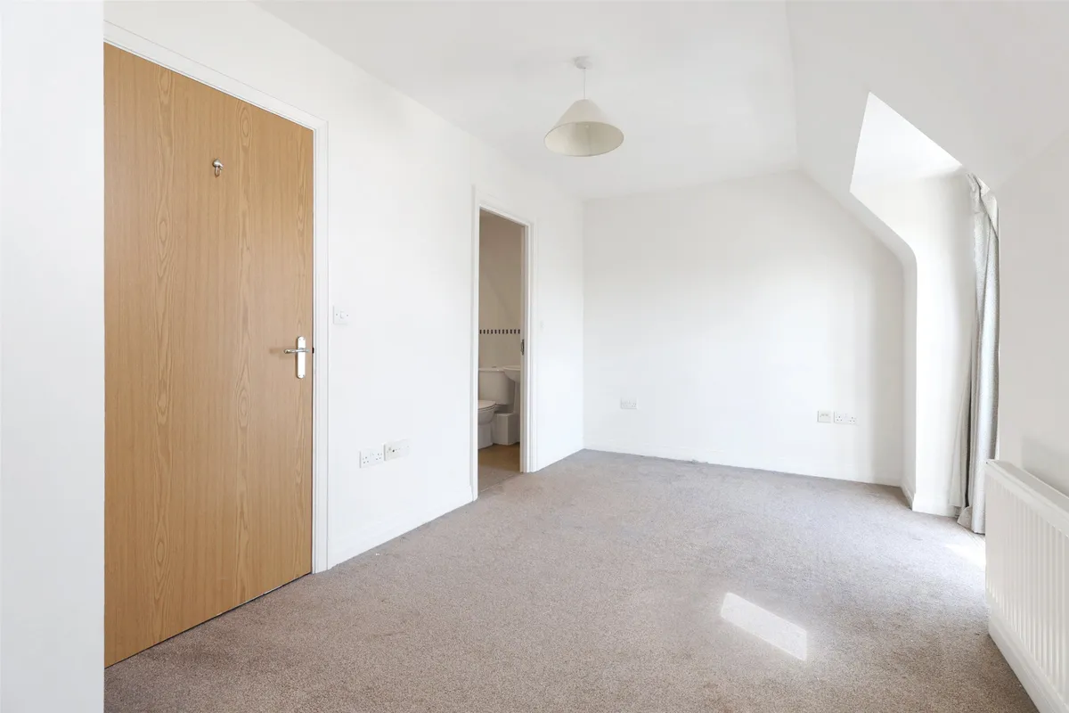 Caberfeigh Close, Redhill, Surrey, RH1