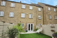 Nightingale Gardens, Rugby