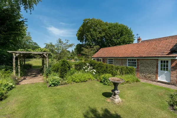 Lambs Corner, Birchwood Road, CO7 photo 33