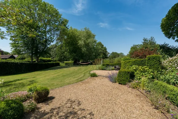 Lambs Corner, Birchwood Road, CO7 photo 39