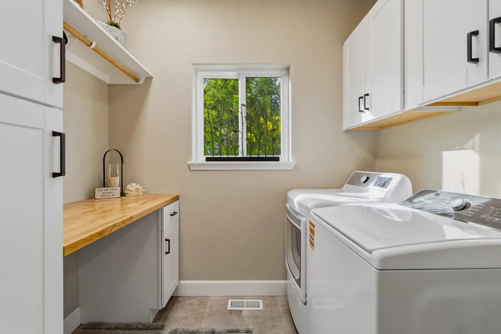 2812 W Payton Ln, Spokane, WA 99218