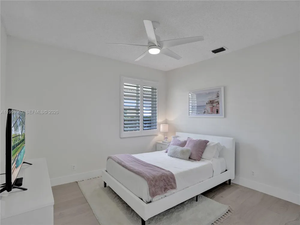 1356 Ginger Cir, Weston, FL 33326