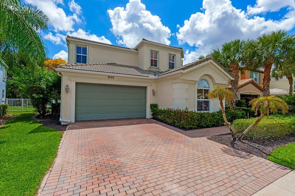 9723 Phipps Ln, Wellington, FL 33414