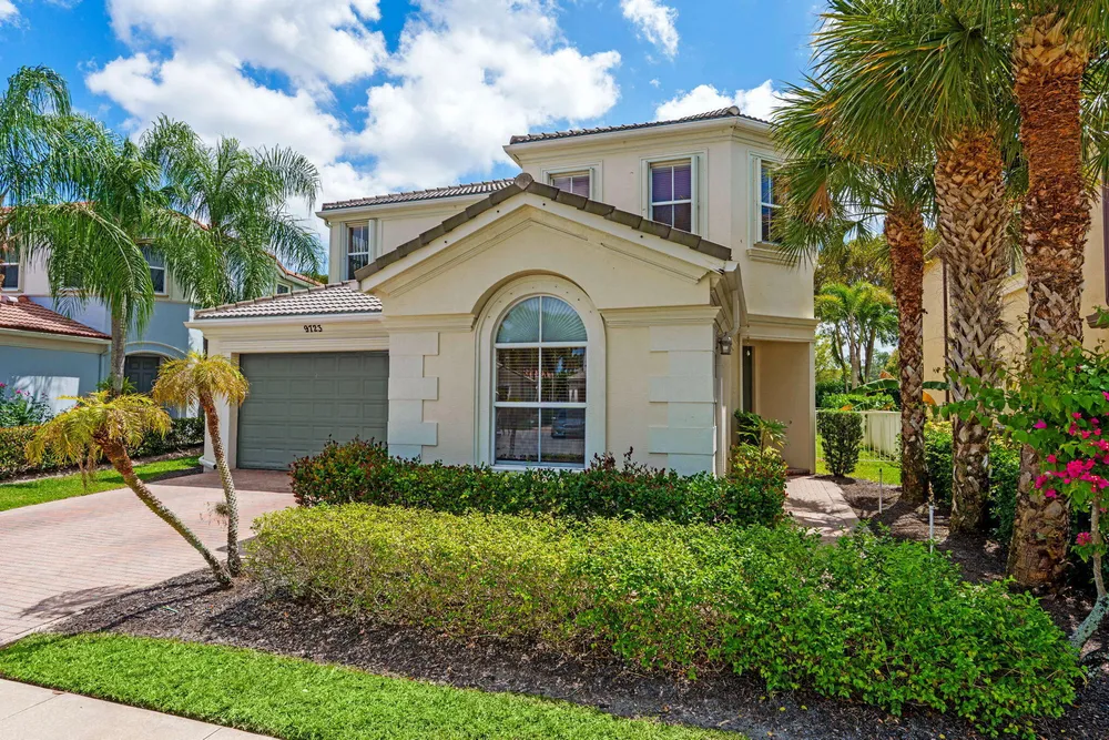 9723 Phipps Ln, Wellington, FL 33414