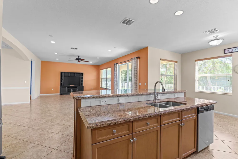 9723 Phipps Ln, Wellington, FL 33414