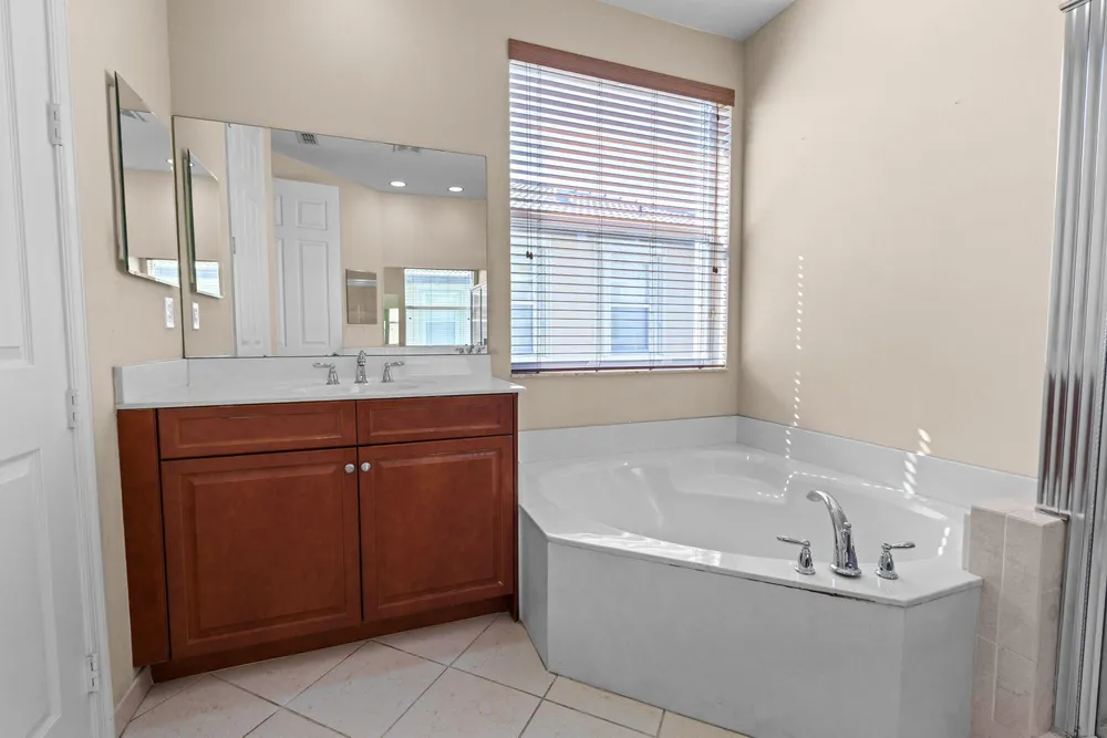 9723 Phipps Ln, Wellington, FL 33414