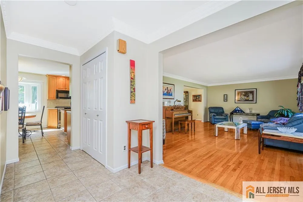 9 Braddock St, East Brunswick, NJ 08816