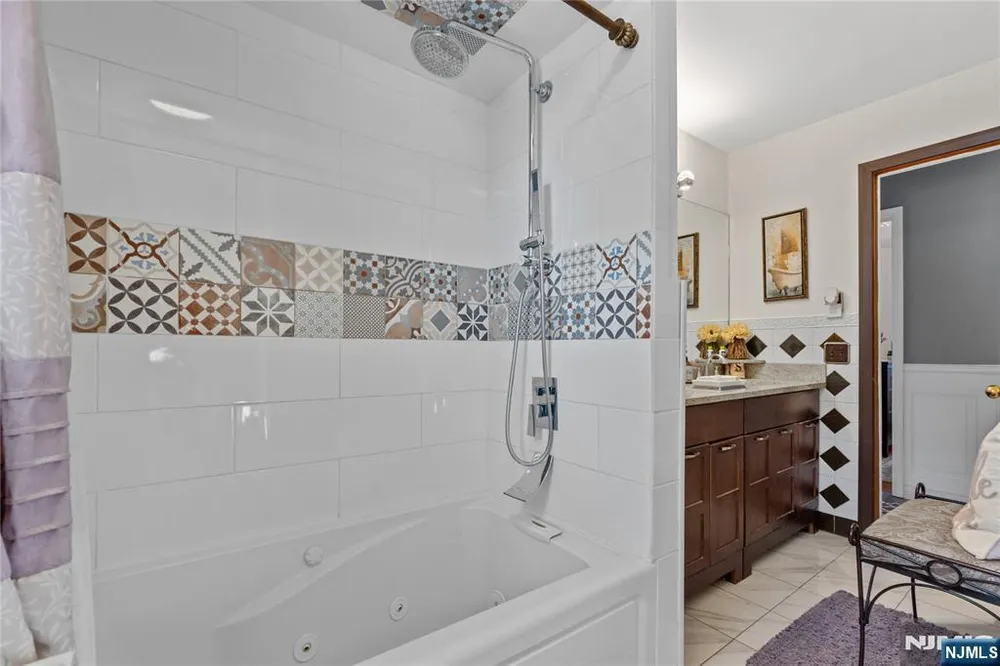 65 Miller Ave, Elmwood Park, NJ 07407