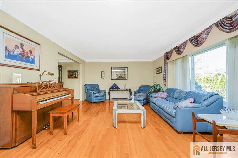 9 Braddock St, East Brunswick, NJ 08816