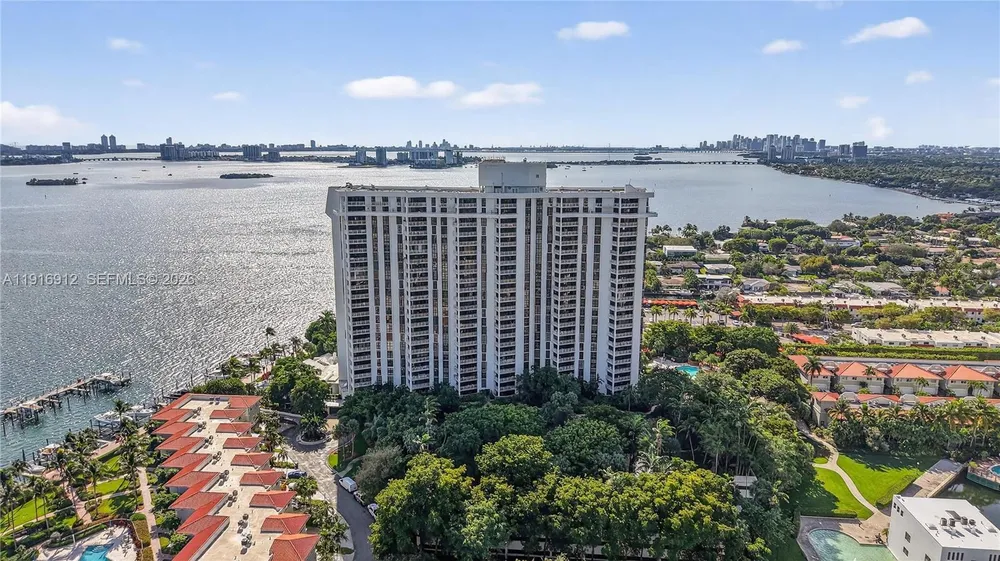 4000 TOWERSIDE TER, Miami, FL 33138