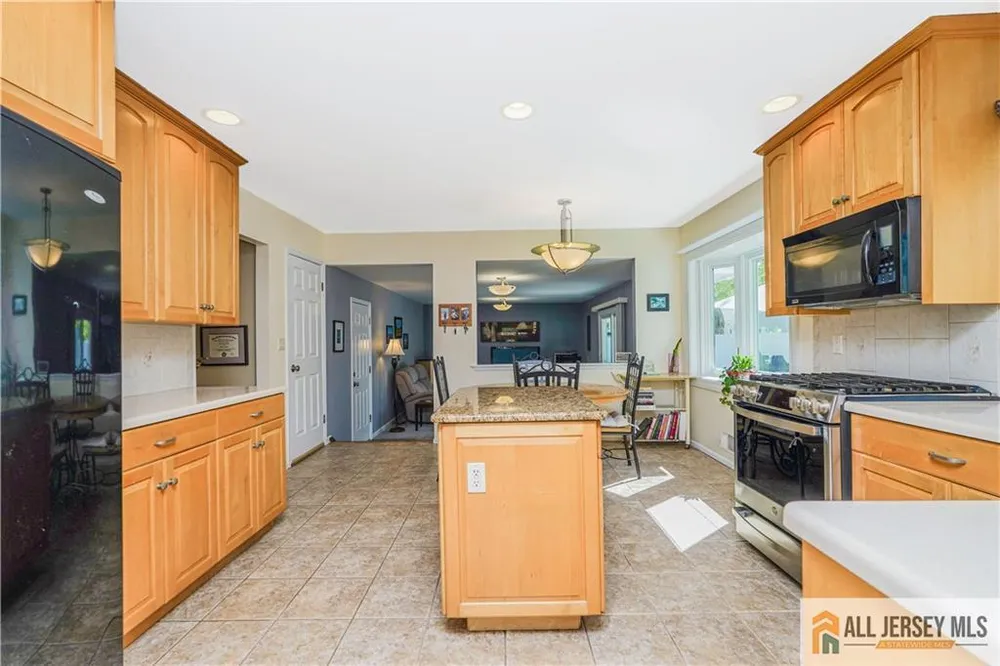 9 Braddock St, East Brunswick, NJ 08816