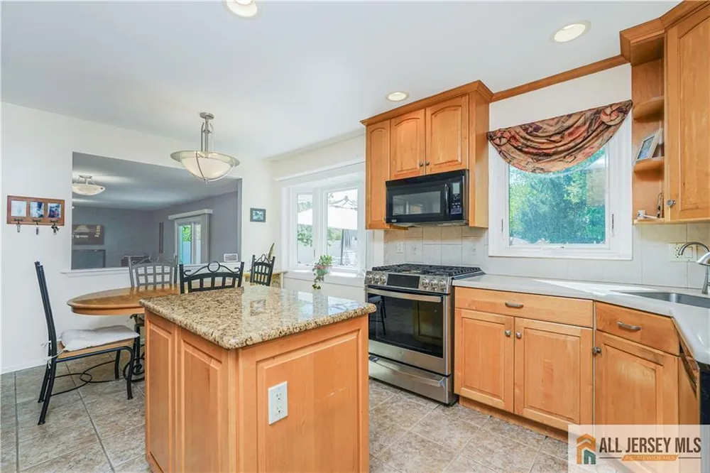 9 Braddock St, East Brunswick, NJ 08816
