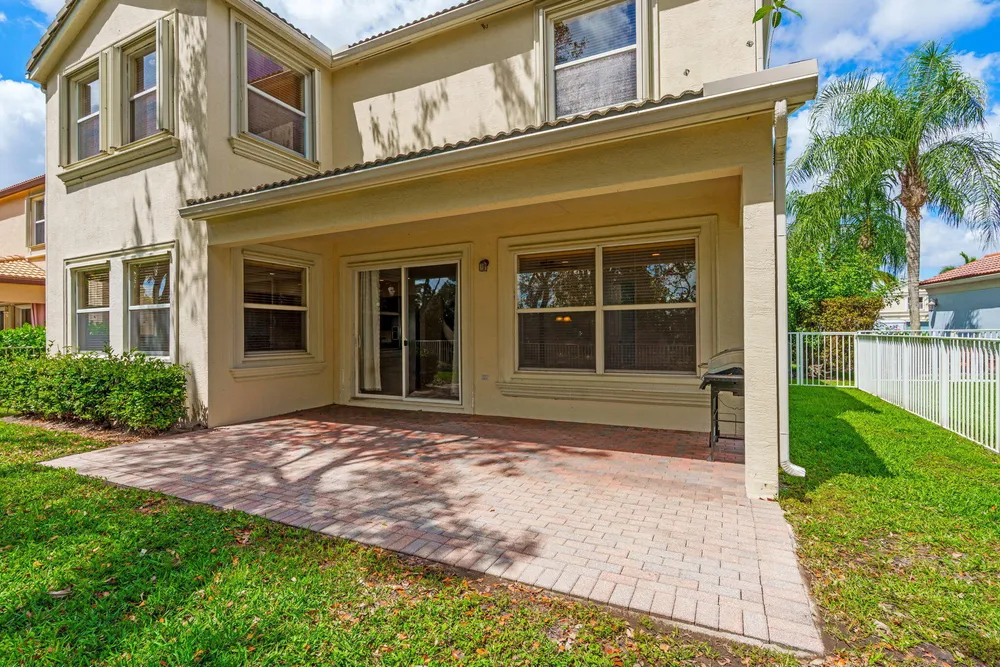 9723 Phipps Ln, Wellington, FL 33414