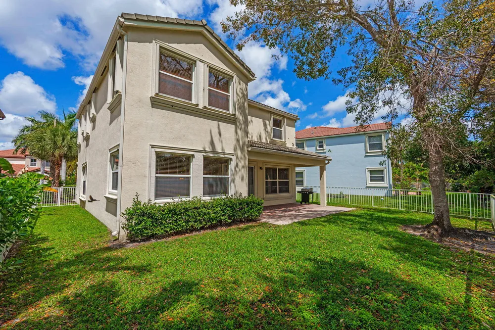 9723 Phipps Ln, Wellington, FL 33414