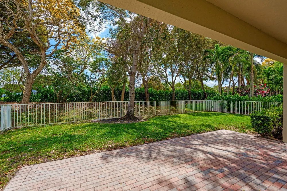 9723 Phipps Ln, Wellington, FL 33414